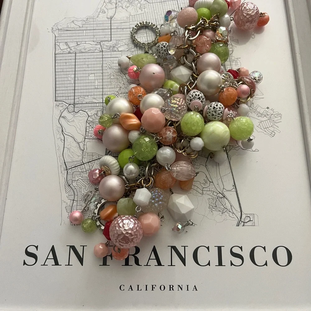 Coquette maximalist beaded bracelet - Picture 3 of 5